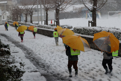 雪の中②